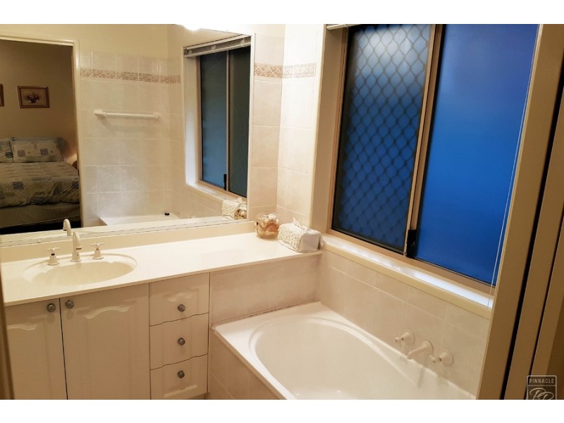 17 Tangy Street, Brookfield QLD 4069