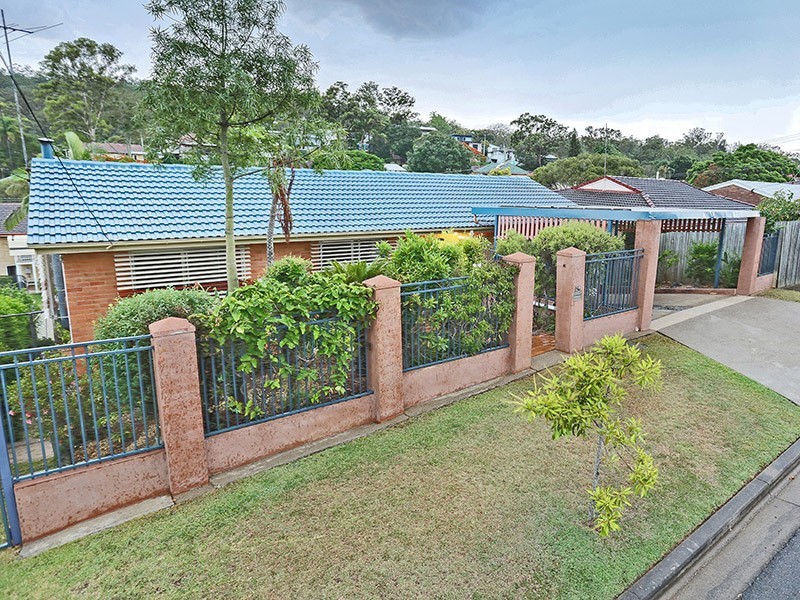 129 Fegen Drive, Moorooka QLD 4105