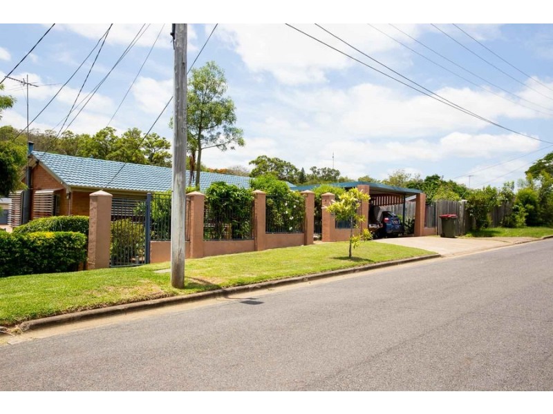 129 Fegen Drive, Moorooka QLD 4105