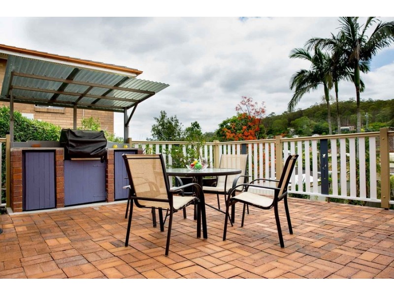 129 Fegen Drive, Moorooka QLD 4105