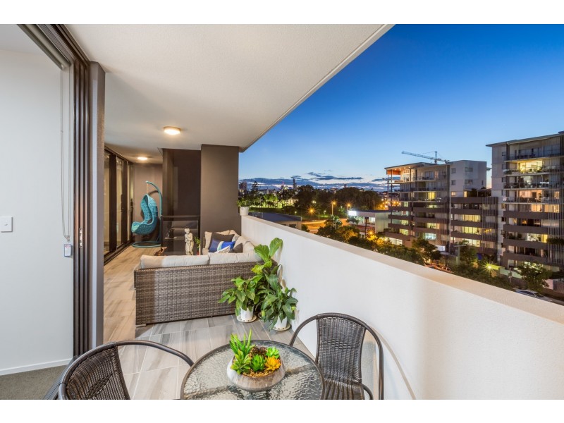 511/8 Hunt Street, Hamilton QLD 4007