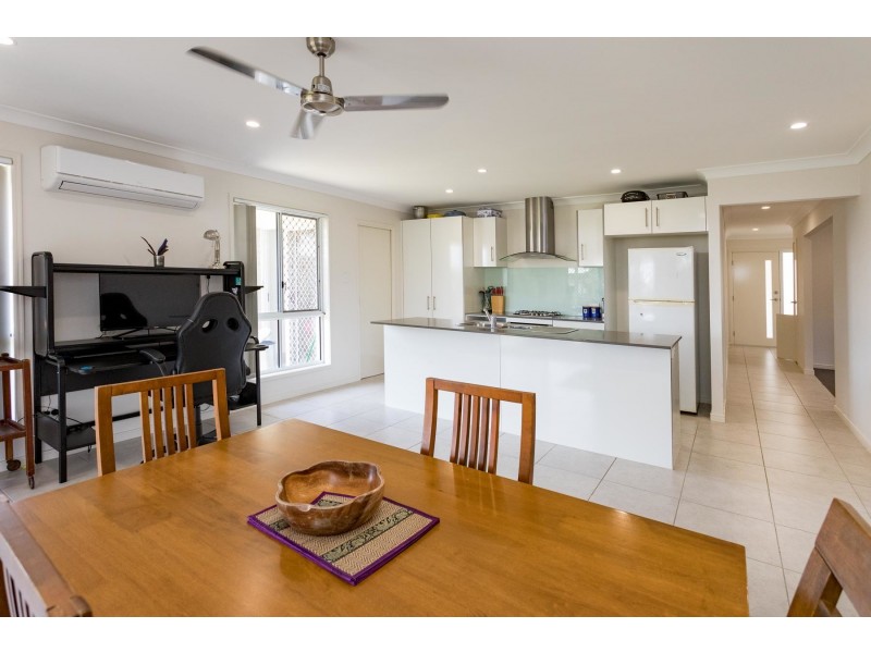 9 Dee Street, Deebing Heights QLD 4306