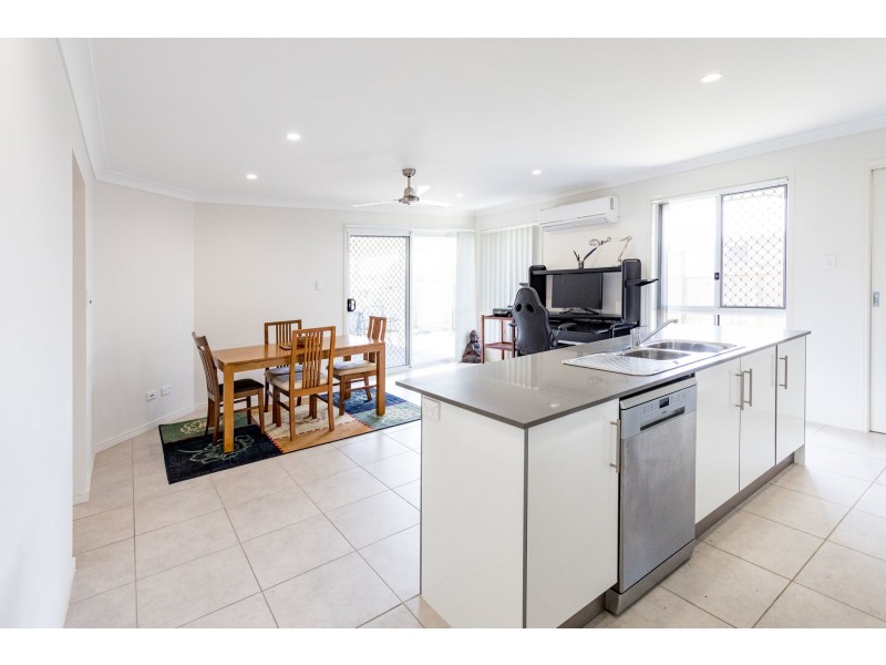 9 Dee Street, Deebing Heights QLD 4306