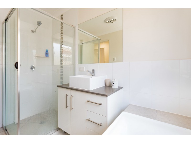 9 Dee Street, Deebing Heights QLD 4306