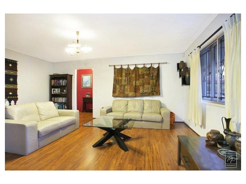 4 Jedburgh Street, Kenmore QLD 4069