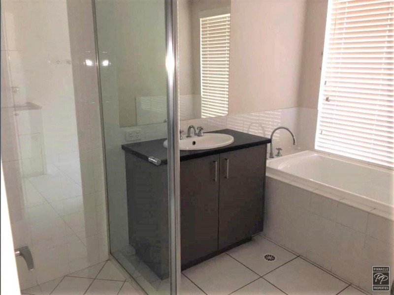 5 Clarence Avenue, Springfield QLD 4300