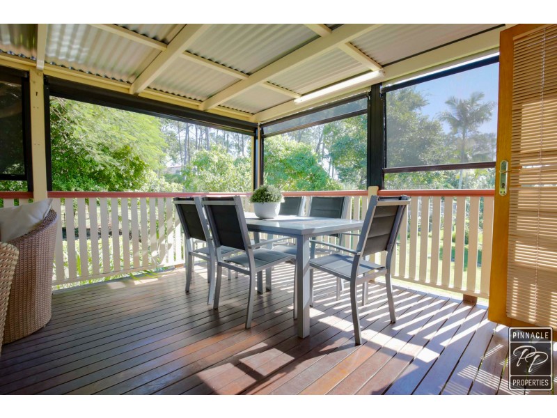 42 Pareena Crescent, Mansfield QLD 4122