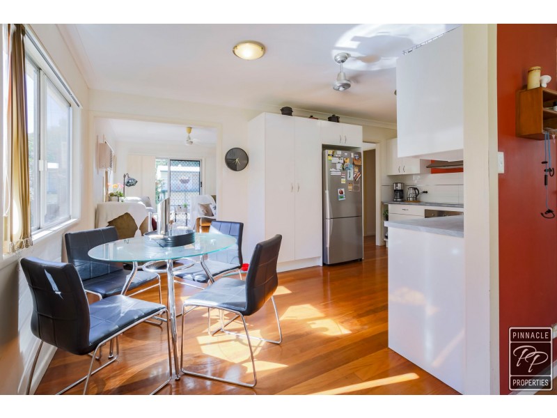 42 Pareena Crescent, Mansfield QLD 4122