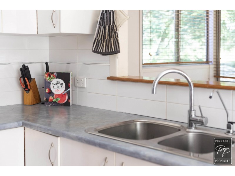 42 Pareena Crescent, Mansfield QLD 4122