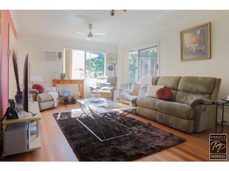 42 Pareena Crescent, Mansfield QLD 4122