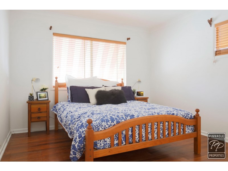 42 Pareena Crescent, Mansfield QLD 4122