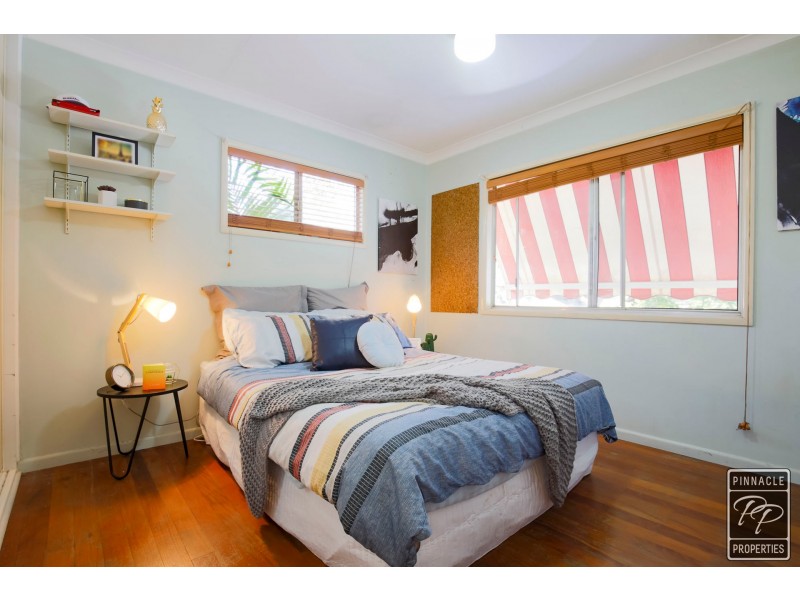 42 Pareena Crescent, Mansfield QLD 4122