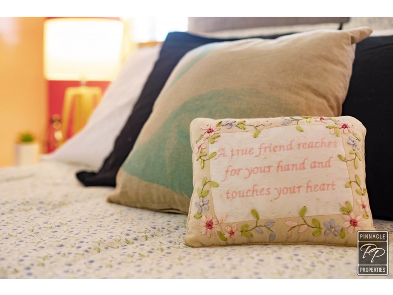 42 Pareena Crescent, Mansfield QLD 4122