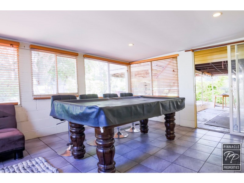 42 Pareena Crescent, Mansfield QLD 4122