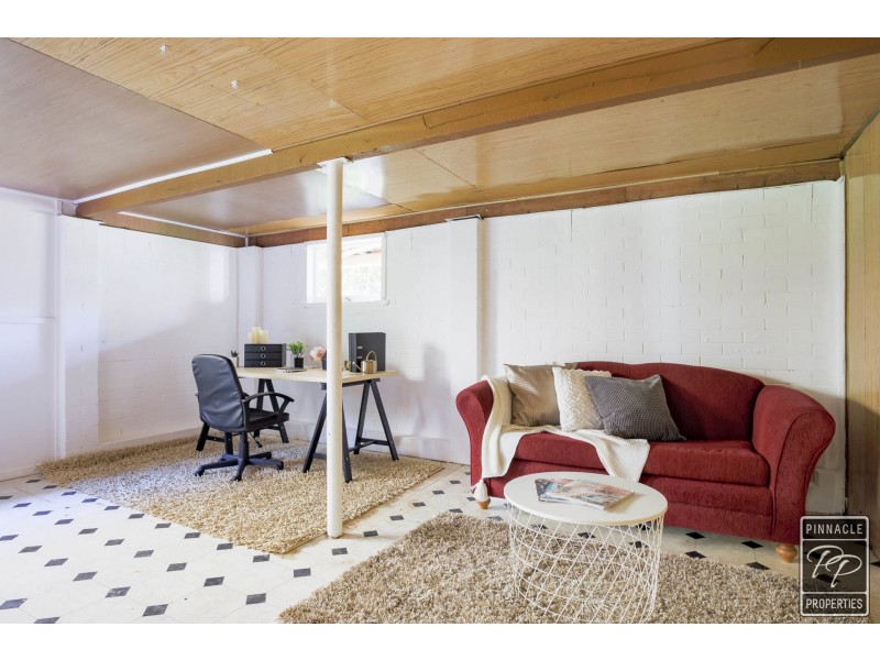 42 Pareena Crescent, Mansfield QLD 4122