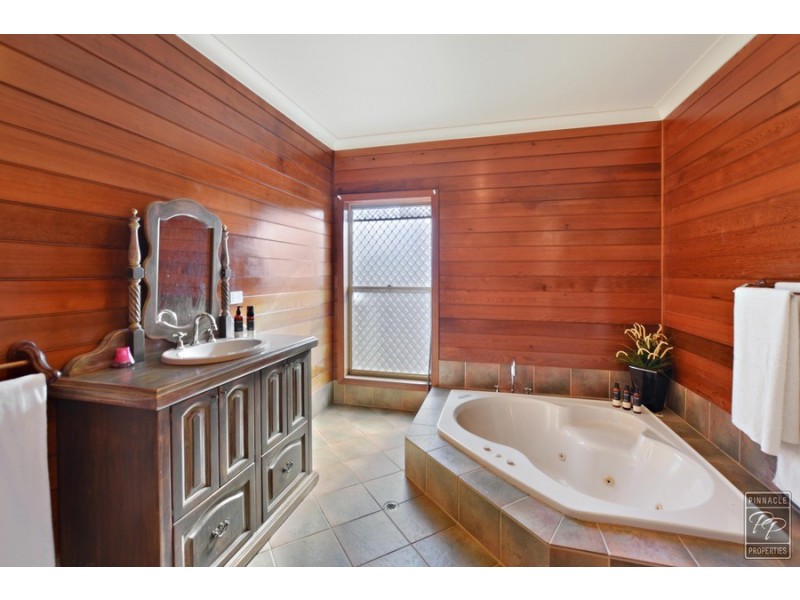 10 Lynanda Court, Rothwell QLD 4022
