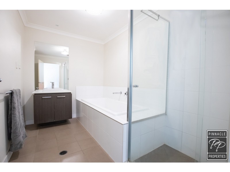 28 Park Edge Drive, Springfield Lakes QLD 4300