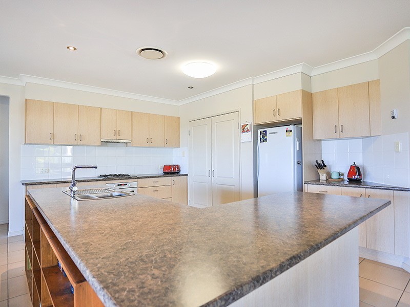 20 Lawson Close, Petrie QLD 4502