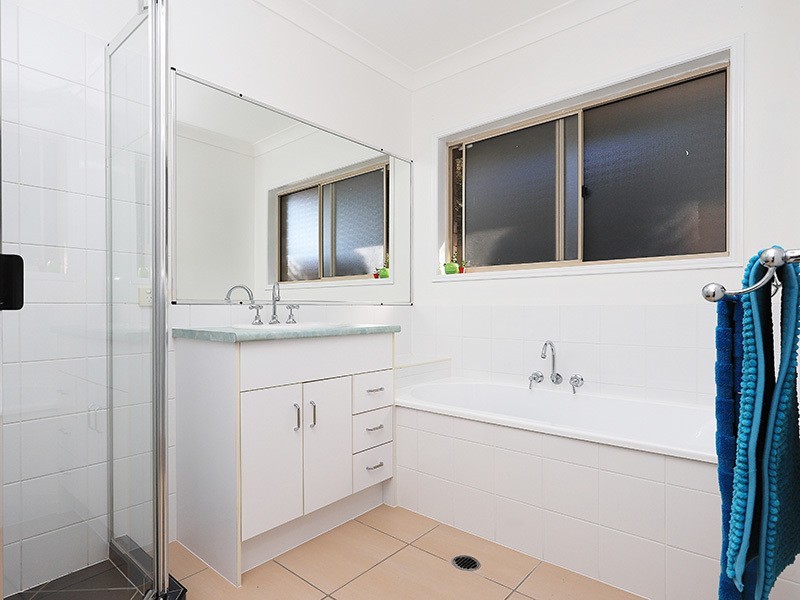 20 Lawson Close, Petrie QLD 4502