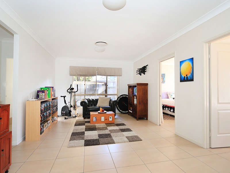 20 Lawson Close, Petrie QLD 4502