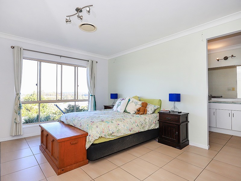 20 Lawson Close, Petrie QLD 4502