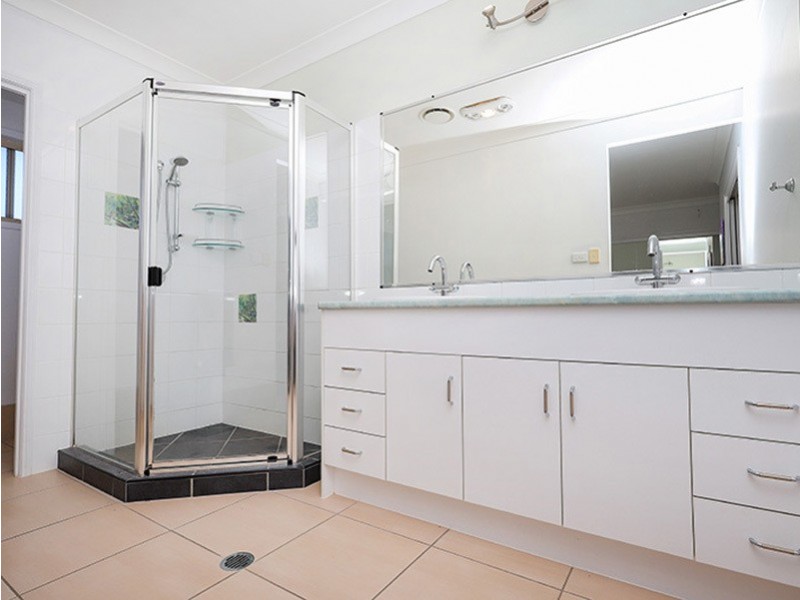 20 Lawson Close, Petrie QLD 4502