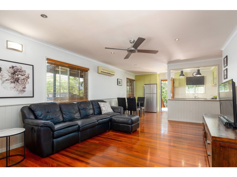 8 Pathara Crescent, Ferny Hills QLD 4055