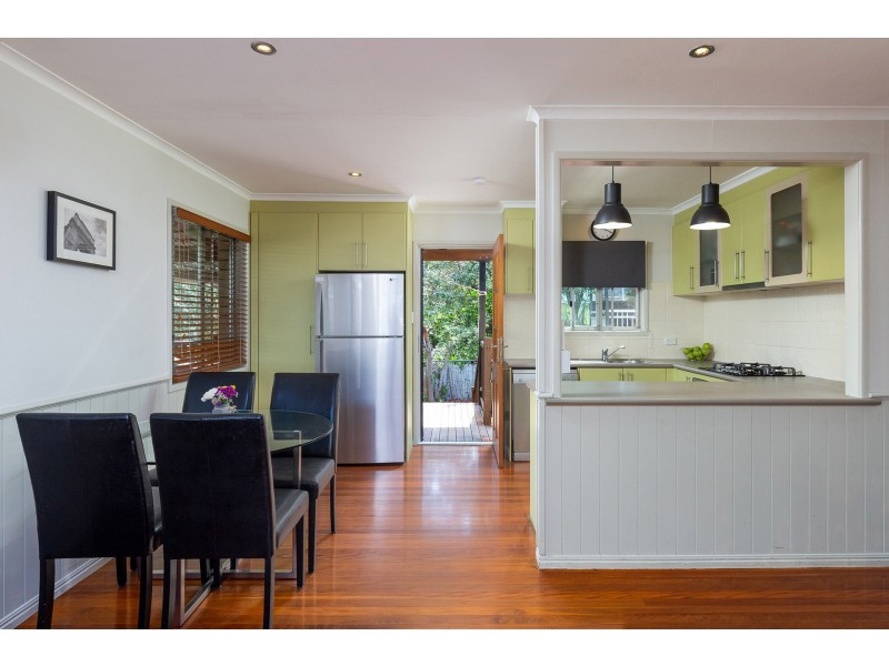 8 Pathara Crescent, Ferny Hills QLD 4055