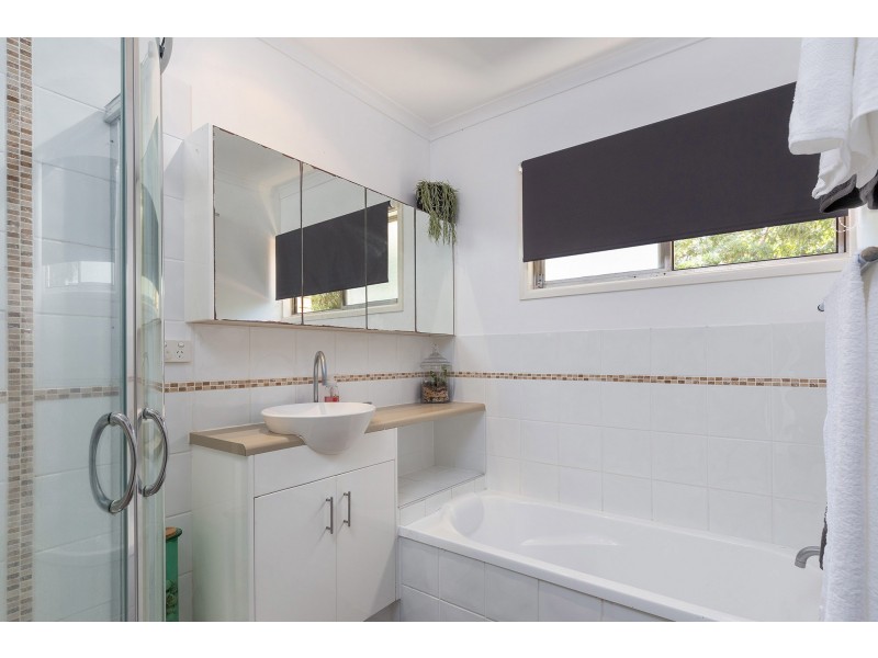 8 Pathara Crescent, Ferny Hills QLD 4055