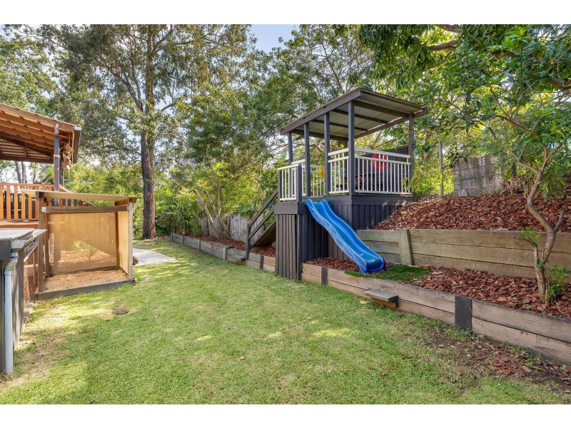 8 Pathara Crescent, Ferny Hills QLD 4055