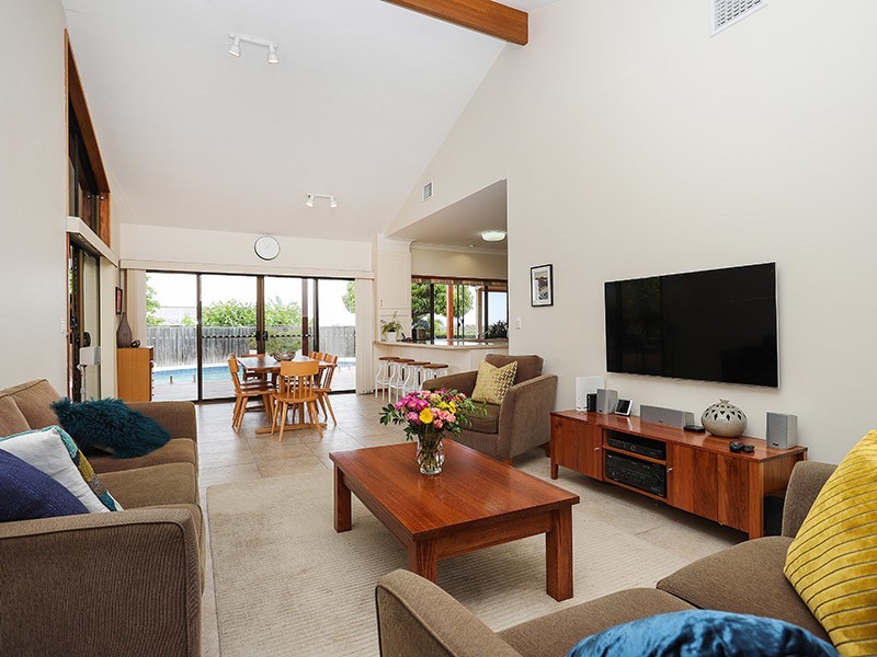 5 Emerald Court, Kenmore QLD 4069