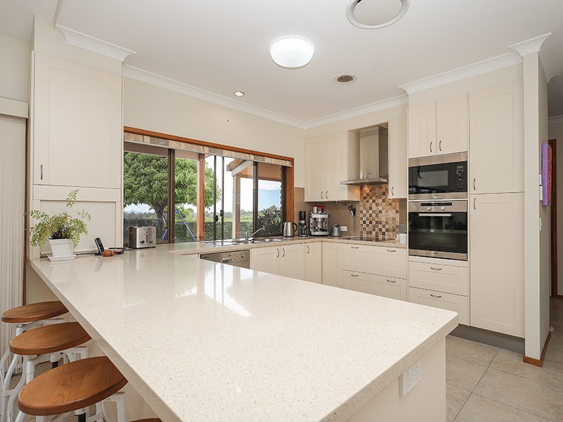 5 Emerald Court, Kenmore QLD 4069