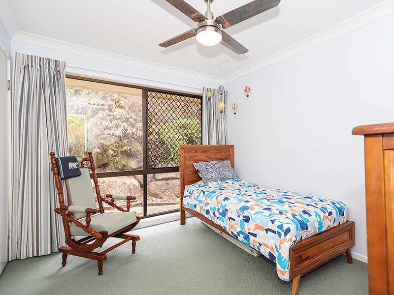 5 Emerald Court, Kenmore QLD 4069