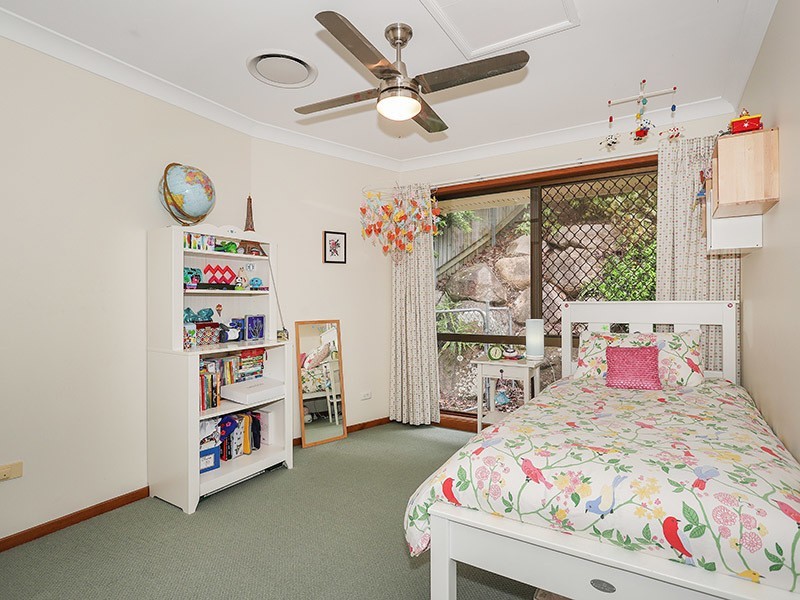 5 Emerald Court, Kenmore QLD 4069