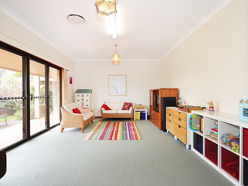 5 Emerald Court, Kenmore QLD 4069