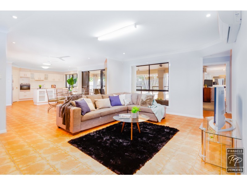 13 Crestwood Close, Ormiston QLD 4160