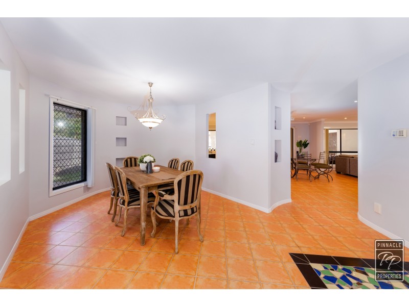 13 Crestwood Close, Ormiston QLD 4160