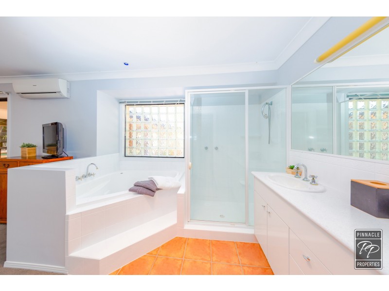 13 Crestwood Close, Ormiston QLD 4160