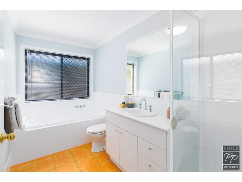 13 Crestwood Close, Ormiston QLD 4160