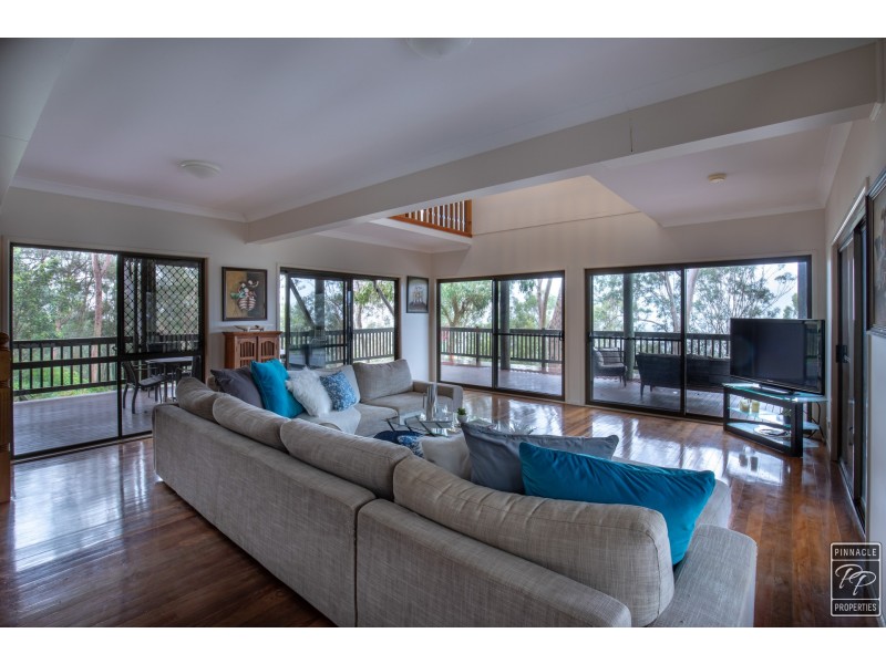 351 Boscombe Road, Brookfield QLD 4069