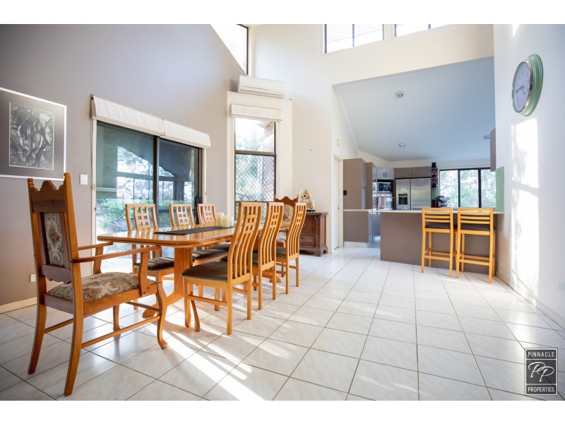 351 Boscombe Road, Brookfield QLD 4069