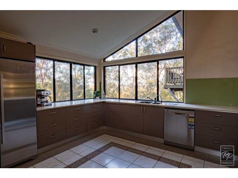 351 Boscombe Road, Brookfield QLD 4069