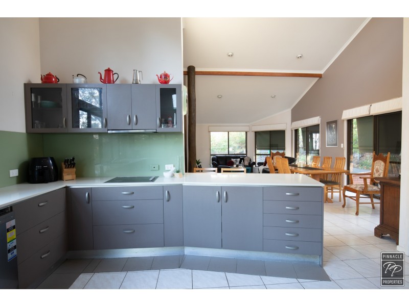 351 Boscombe Road, Brookfield QLD 4069