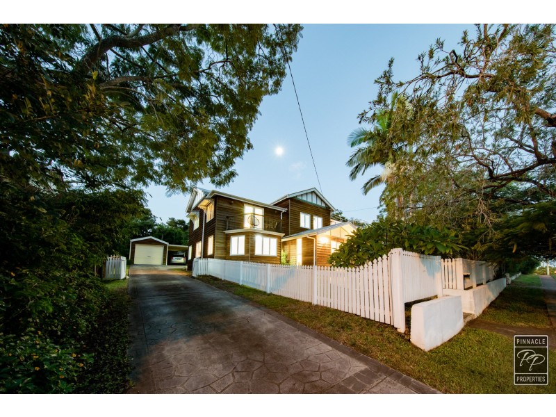 220 Cliveden Avenue, Corinda QLD 4075