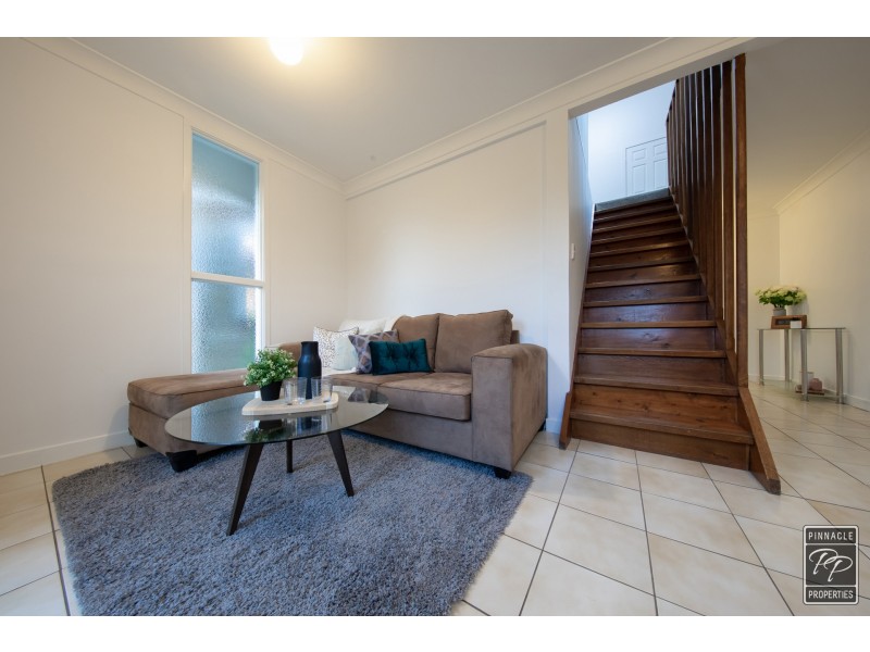 220 Cliveden Avenue, Corinda QLD 4075