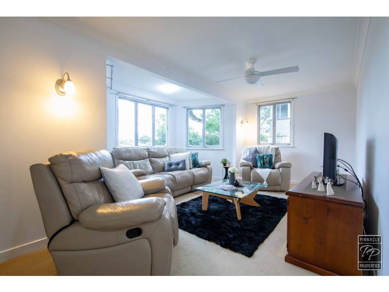 220 Cliveden Avenue, Corinda QLD 4075