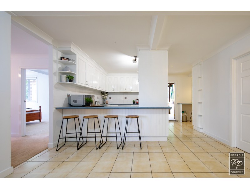 220 Cliveden Avenue, Corinda QLD 4075