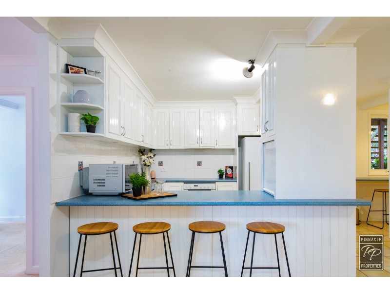 220 Cliveden Avenue, Corinda QLD 4075