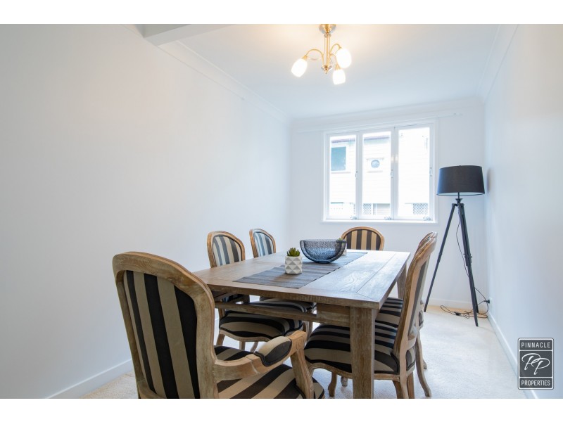 220 Cliveden Avenue, Corinda QLD 4075