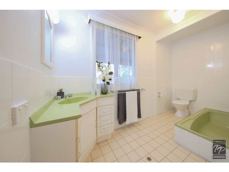 220 Cliveden Avenue, Corinda QLD 4075